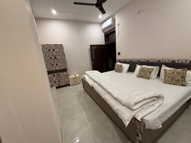 Imagen de la habitación del Hotel Ramarsh Palace. Foto 6