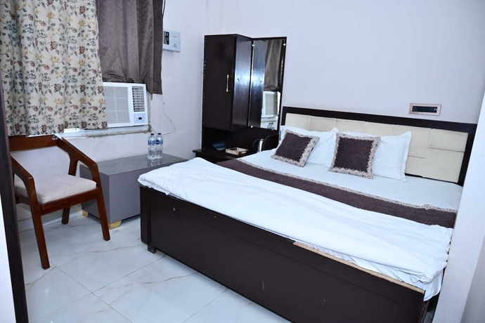 Imagen de la habitación del Hotel Ramarsh Palace. Foto 7