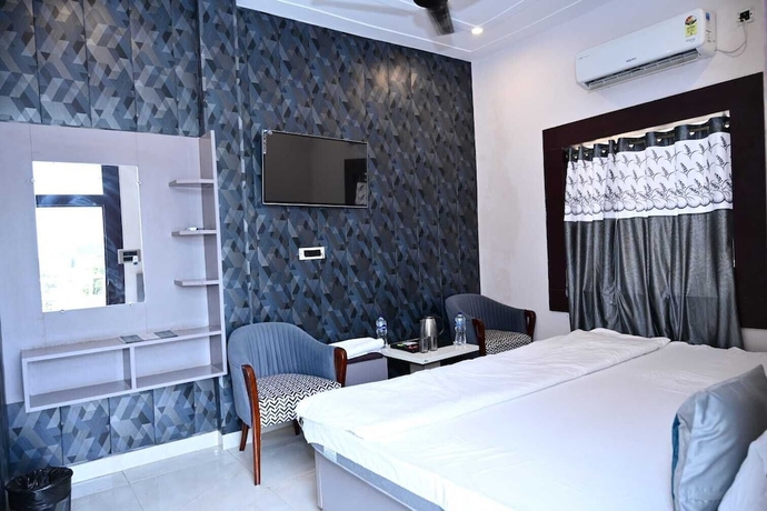 Imagen de la habitación del Hotel Ramarsh Palace. Foto 9