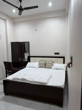 Imagen de la habitación del Hotel Ramarsh Palace. Foto 11