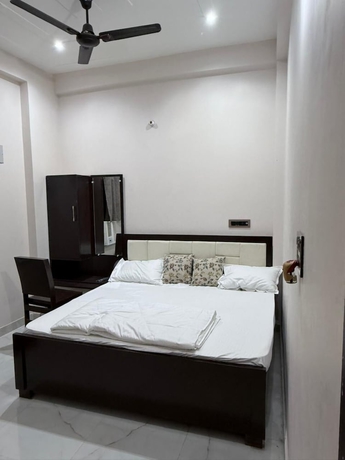 Imagen de la habitación del Hotel Ramarsh Palace. Foto 12