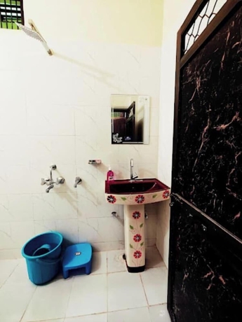 Imagen de la habitación del Hotel Ramaya INN Ayodhya. Foto 15