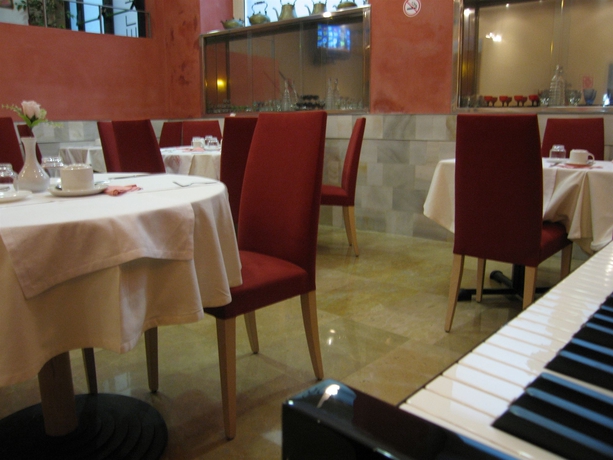 Imagen del bar/restaurante del Hotel Rambla, Figueres. Foto 2