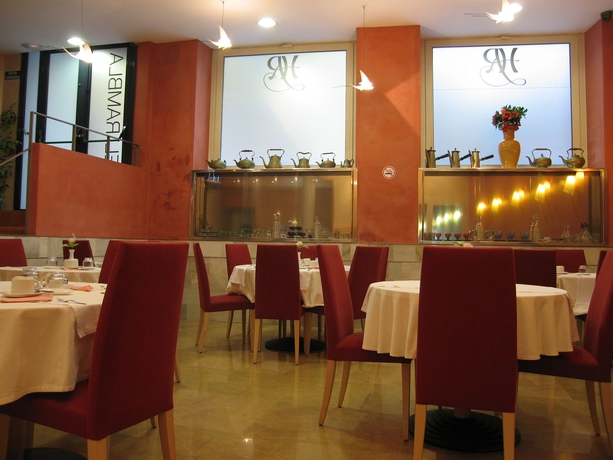 Imagen del bar/restaurante del Hotel Rambla, Figueres. Foto 4