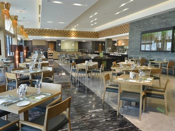 Imagen general del Hotel Ramee Grand and Spa. Foto 2