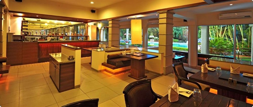 Imagen del bar/restaurante del Hotel Ramee Guestline Dadar. Foto 2