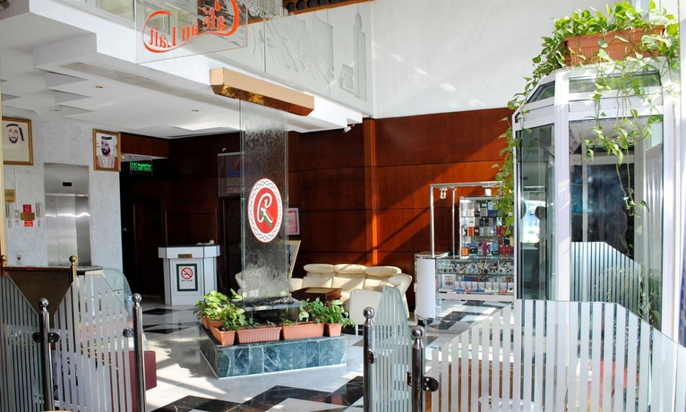 Imagen de los interiores del Hotel Ramee Guestline. Foto 4