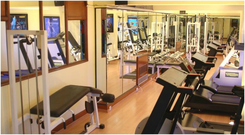 Imagen de los interiores del Hotel Ramee Guestline Juhu. Foto 9