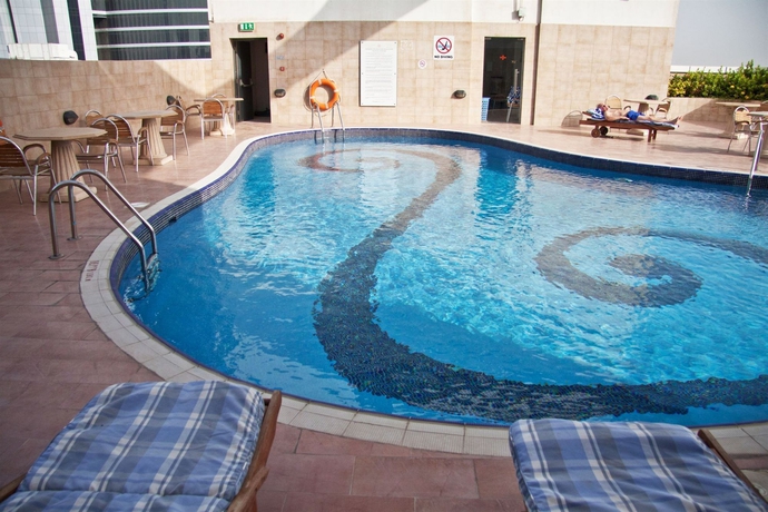 Imagen de la piscina del Hotel Ramee Rose, Tecom. Foto 15