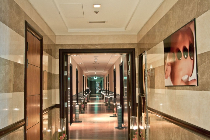 Imagen de la piscina del Hotel Ramee Rose, Tecom. Foto 16