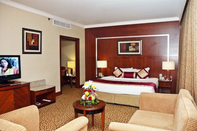 Imagen de la habitación del Hotel Ramee Royal. Foto 3