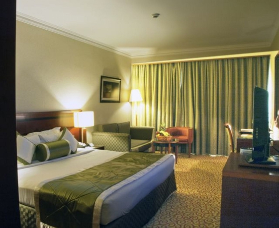 Imagen de la habitación del Hotel Ramee Royal. Foto 9