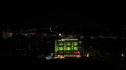 Imagen general del Hotel Ramee Tarang Indore, Indore. Foto 2
