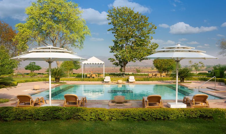 Imagen de la piscina del Hotel Ramgarh Lodge, Jaipur - IHCL SeleQtions. Foto 17