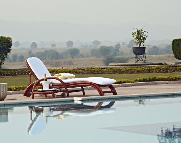 Imagen de la piscina del Hotel Ramgarh Lodge, Jaipur - IHCL SeleQtions. Foto 19
