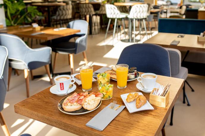 Imagen del bar/restaurante del Hotel Ramírez Flats Valencia. Foto 3