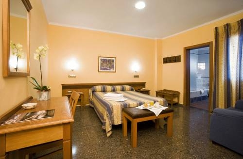 Imagen de la habitación del Hotel Ramis. Foto 9