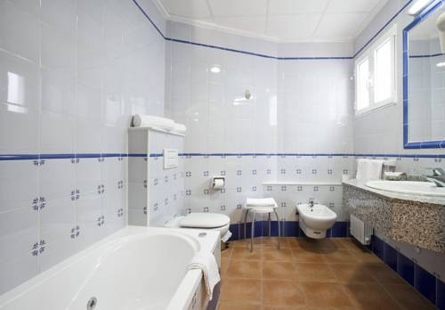 Imagen de la habitación del Hotel Ramis. Foto 10