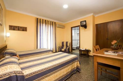 Imagen de la habitación del Hotel Ramis. Foto 11