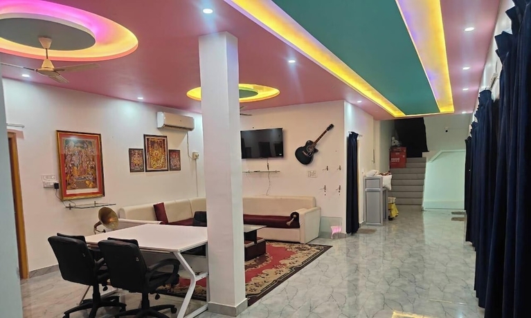 Imagen de los interiores del Hotel Ramkesarrai Near Shri Ram Janmabhoomi Temple, Ayodhya. Foto 15