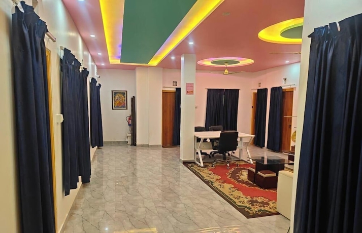 Imagen de los interiores del Hotel Ramkesarrai Near Shri Ram Janmabhoomi Temple, Ayodhya. Foto 16