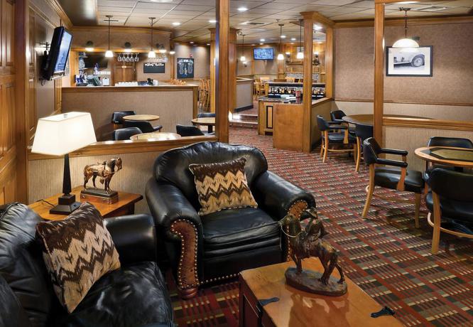 Imagen del bar/restaurante del Hotel Ramkota and Conference Center. Foto 2