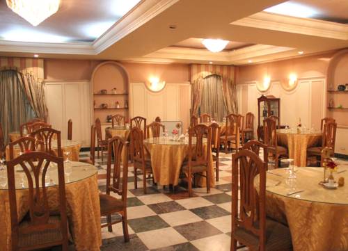 Imagen del bar/restaurante del Hotel Raml Armed Forces. Foto 2