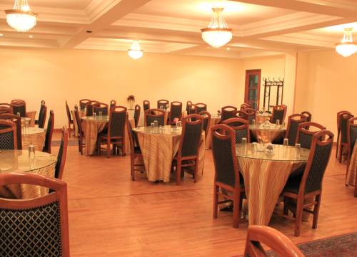 Imagen del bar/restaurante del Hotel Raml Armed Forces. Foto 3
