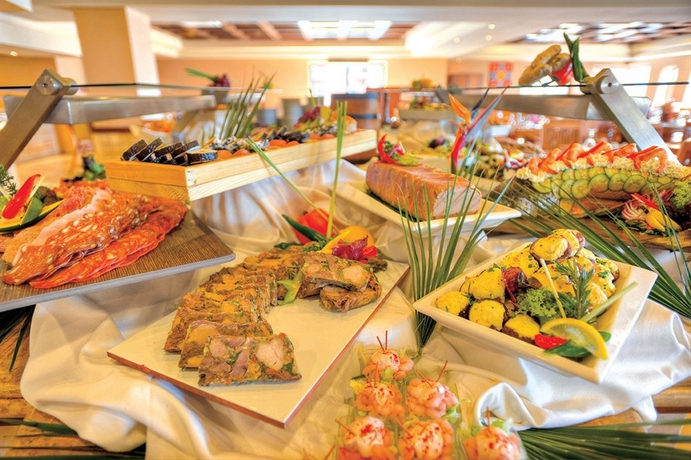 Imagen del bar/restaurante del Hotel Ramla Bay Resort. Foto 2