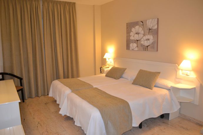 Imagen de la habitación del Hotel Ramomar. Foto 4