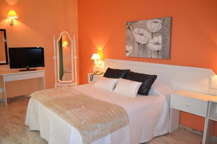 Imagen de la habitación del Hotel Ramomar. Foto 7