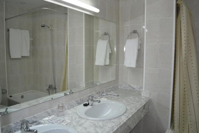 Imagen de la habitación del Hotel Ramomar. Foto 8