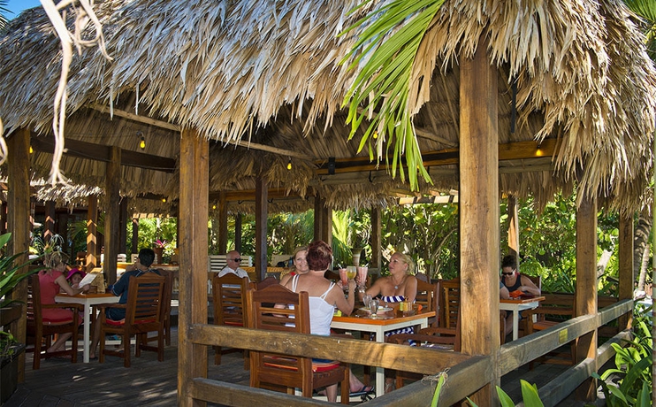 Imagen del bar/restaurante del Hotel Ramon's Village Resort. Foto 6