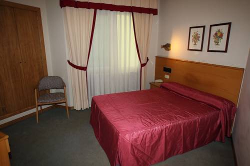 Imagen de la habitación del Hotel Ramos, SILLEDA. Foto 14