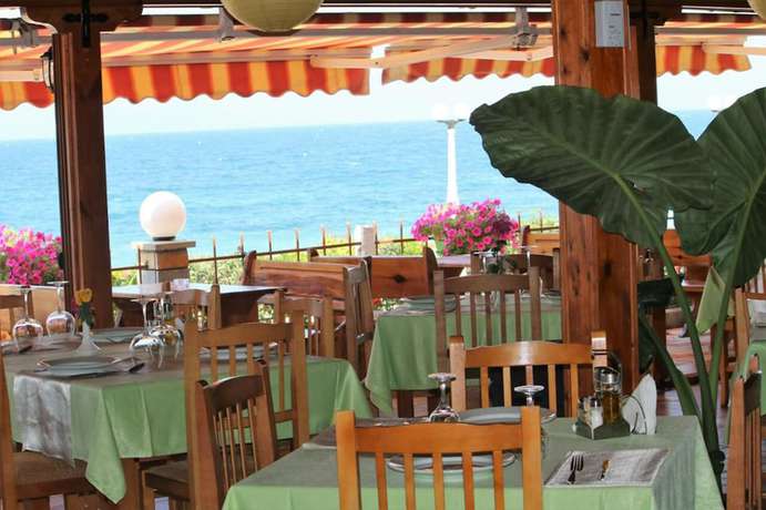 Imagen del bar/restaurante del Hotel Ramosaco, Radhim&euml;. Foto 7