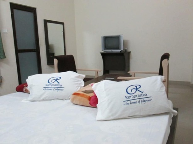 Imagen de la habitación del Hotel Ramprastha. Foto 2