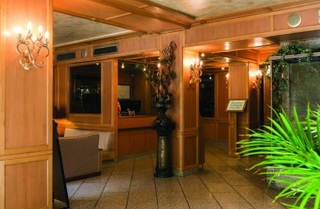 Imagen de los interiores del Hotel Ramtin Tehran. Foto 14