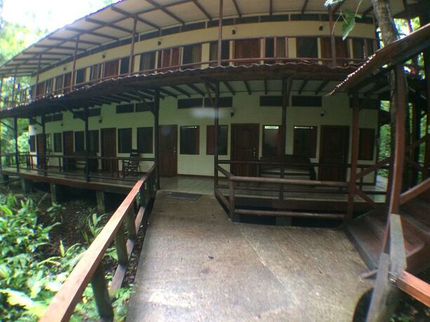 Imagen de la habitación del Hotel Rana Roja Lodge. Foto 17