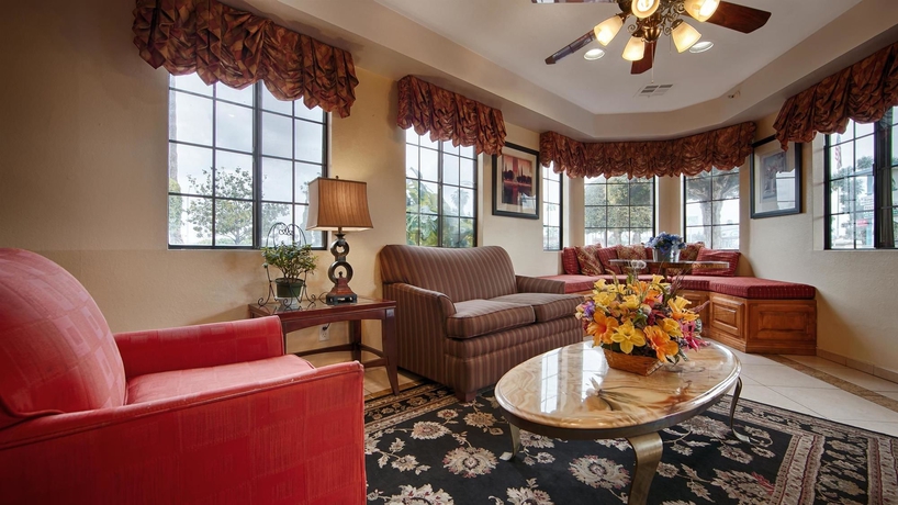 Imagen de los interiores del Hotel Rancho San Diego Inn and Suites. Foto 7