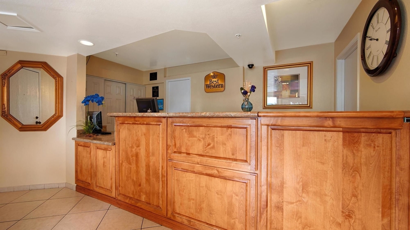 Imagen de los interiores del Hotel Rancho San Diego Inn and Suites. Foto 8