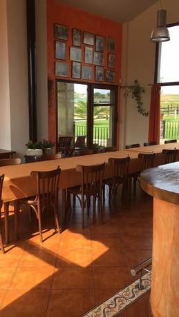Imagen del bar/restaurante del Hotel Rancho Santa Ger&oacute;nima. Foto 5