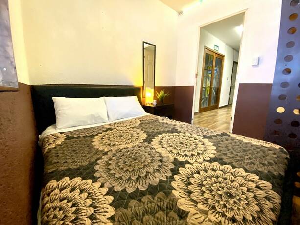 Imagen de la habitación del Hotel RandA. Foto 16