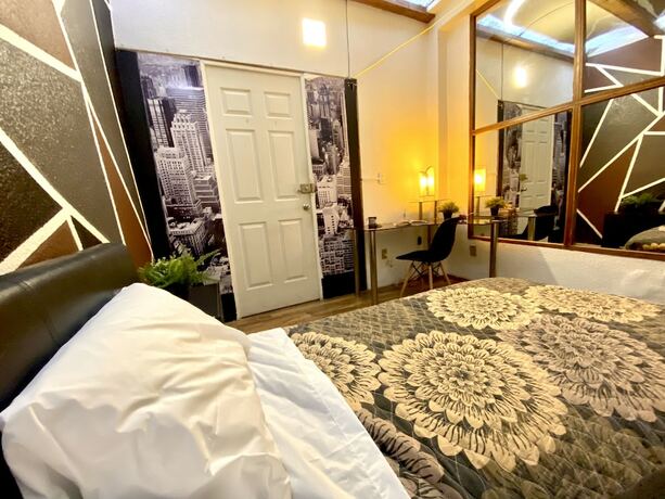 Imagen de la habitación del Hotel RandA. Foto 19