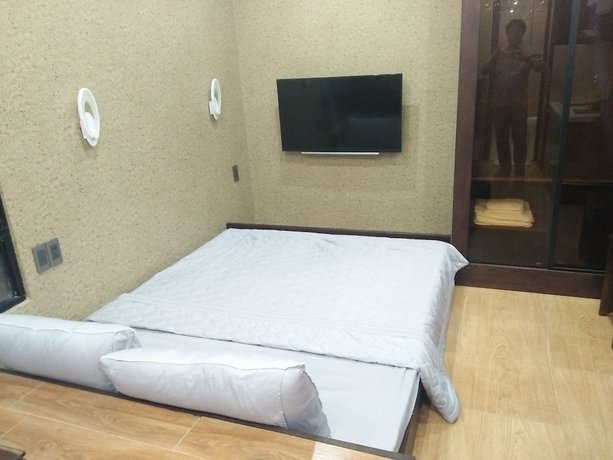Imagen de la habitación del Hotel RandG Suite. Foto 3