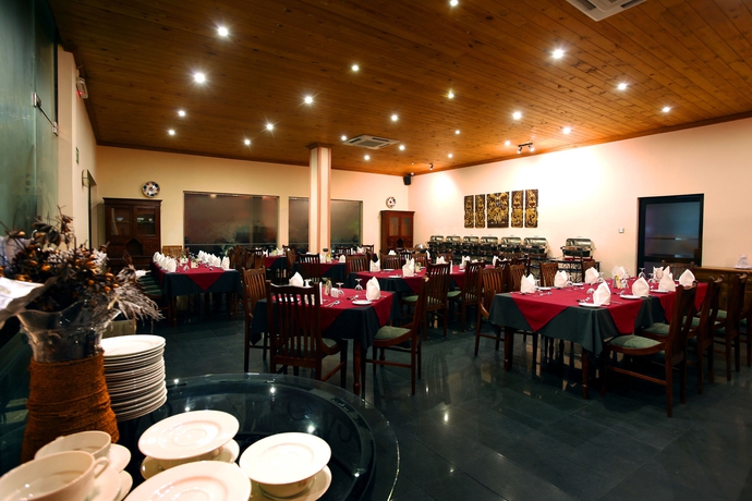 Imagen del bar/restaurante del Hotel Randholee Resort and Spa. Foto 5