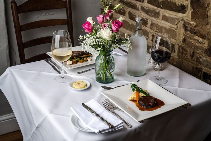 Imagen del bar/restaurante del Hotel Random Hall. Foto 2