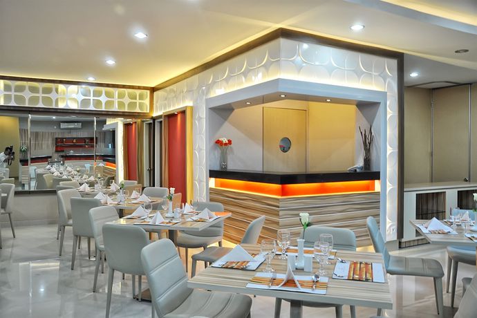 Imagen del bar/restaurante del Hotel Rangkayo Basa Halal. Foto 5