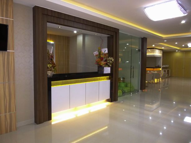 Imagen del bar/restaurante del Hotel Rangkayo Basa Halal. Foto 8