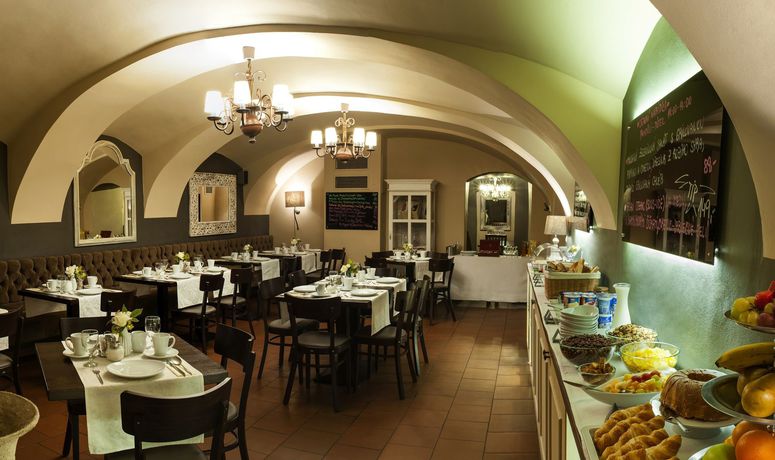 Imagen del bar/restaurante del Hotel Rango. Foto 5