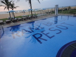 Imagen de la piscina del Hotel Rani Beach Resort. Foto 18